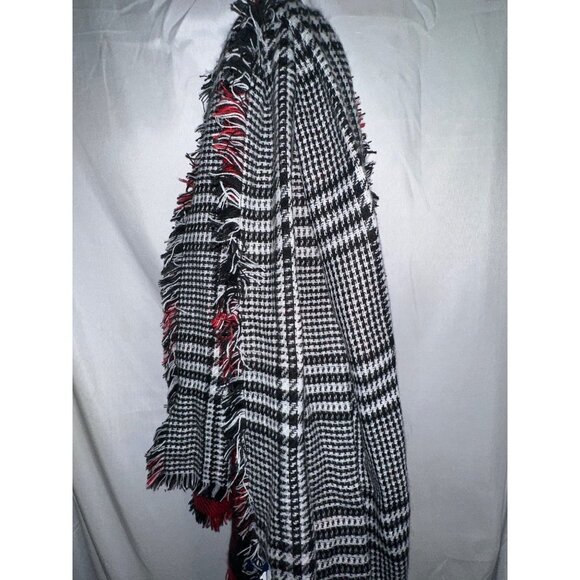 Apartment 9 Womens Reversible Blanket Scarf, Buffalo Plaid / Black and White NWT - Picture 2 of 3